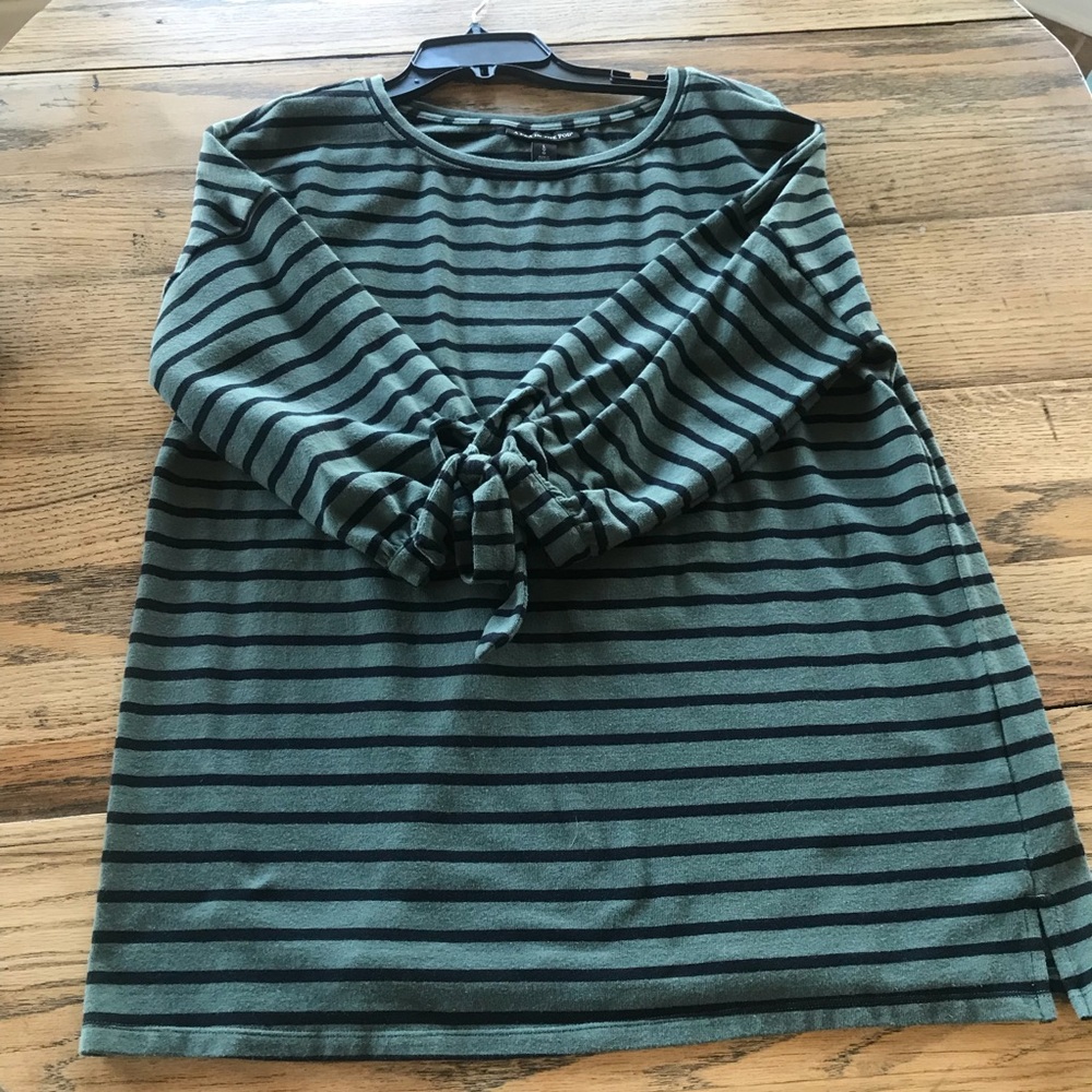 Maternity sweater top